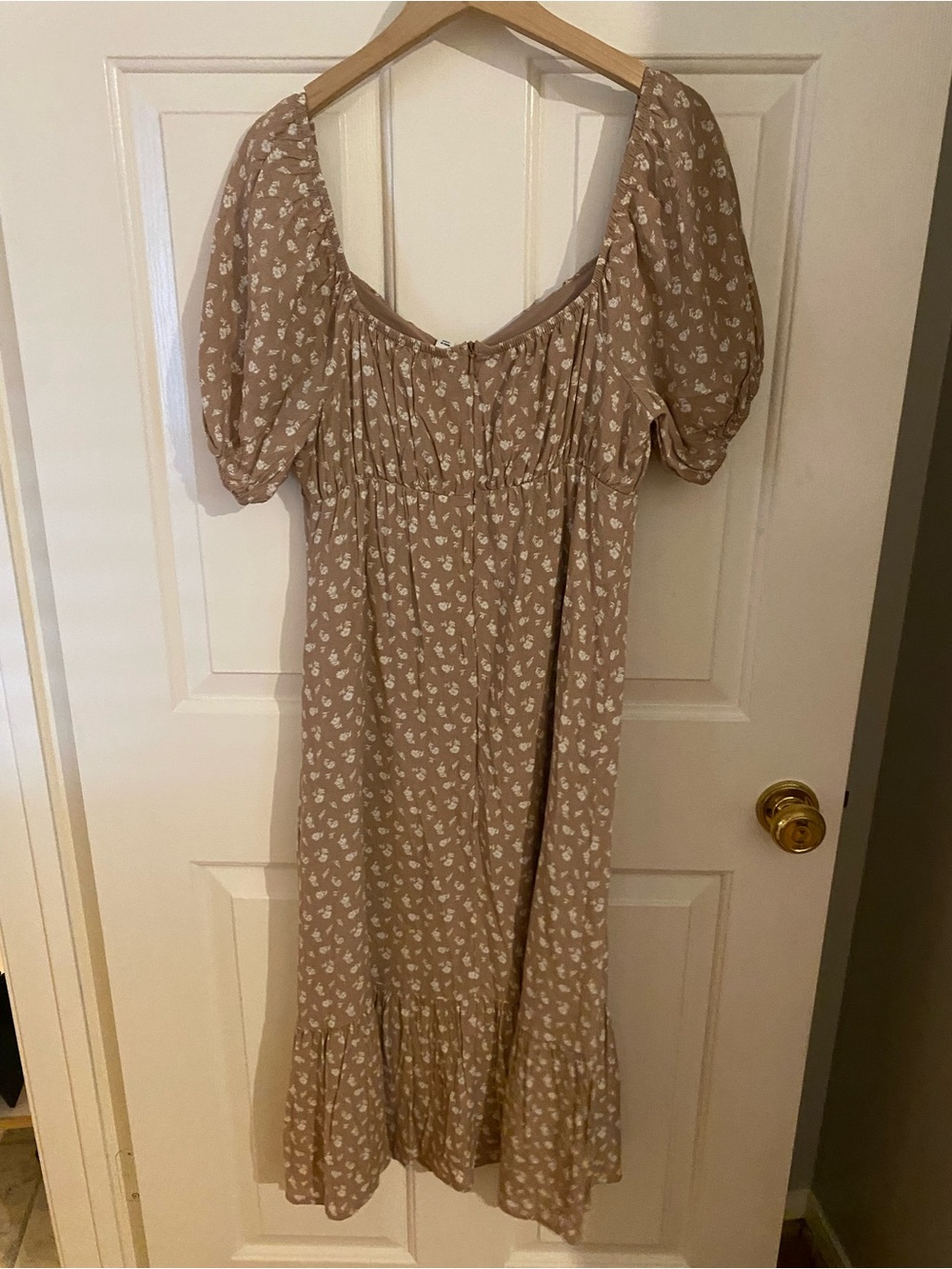 Neutral Floral Puff-Sleeve Midi Dress